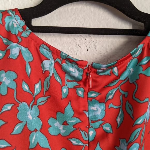 Love, Whit by Whitney Port Red Floral Satin Crop Top Blouse Sz S - Picture 7 of 11